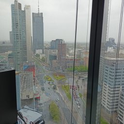 Między Niebem a Ziemią - Mycie Szyb Na Wysokości Kobyłka