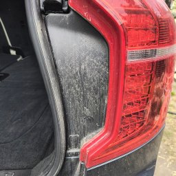 Lampa tylna przed myciem.