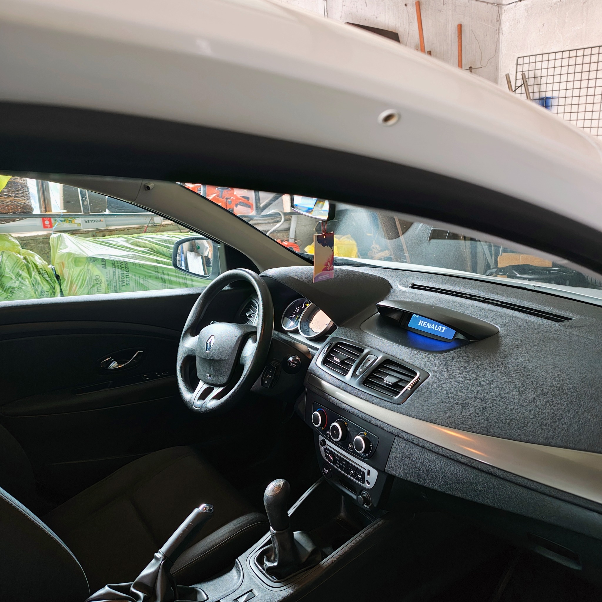 Renault Megane po kąpieli parowej.