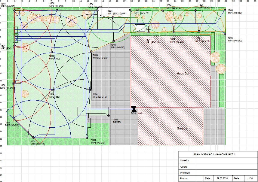 Plan instalacji nawadniającej z oznaczeniami punktów nawadniania, budynków (dom, garaż) i źródła wody, sporządzony 29.03.2020 w skali 1:120.