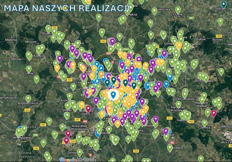 Mapa realizacji z pinezkami oznaczającymi lokalizacje, prezentująca zasięg usług na tle mapy satelitarnej z nazwami miejscowości w okolicy Wrocławia.