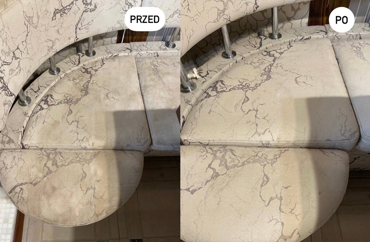 Tapicerowana sofa w marmurkowy wzór: po lewej stronie widoczny brud, po prawej sofa po czyszczeniu, prezentująca odświeżony wygląd. Efekt 'przed i po'.
