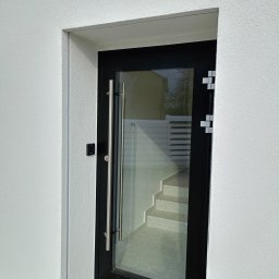 Oferujemy również montaż drzwi i okien 