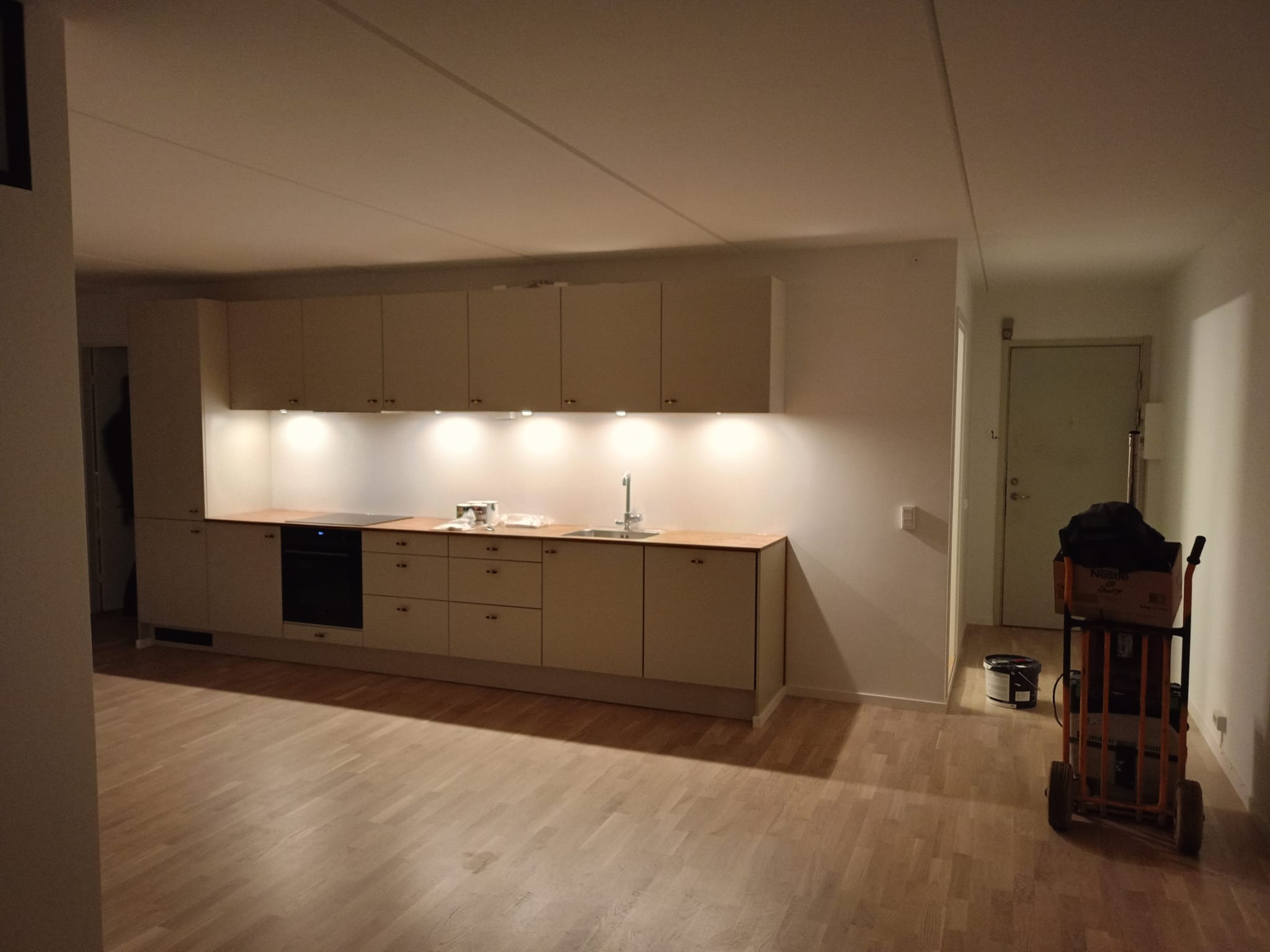 Zajmujemy się wykończeniami i remontami wnętrz oraz składaniem i montażem mebli typu Ikea