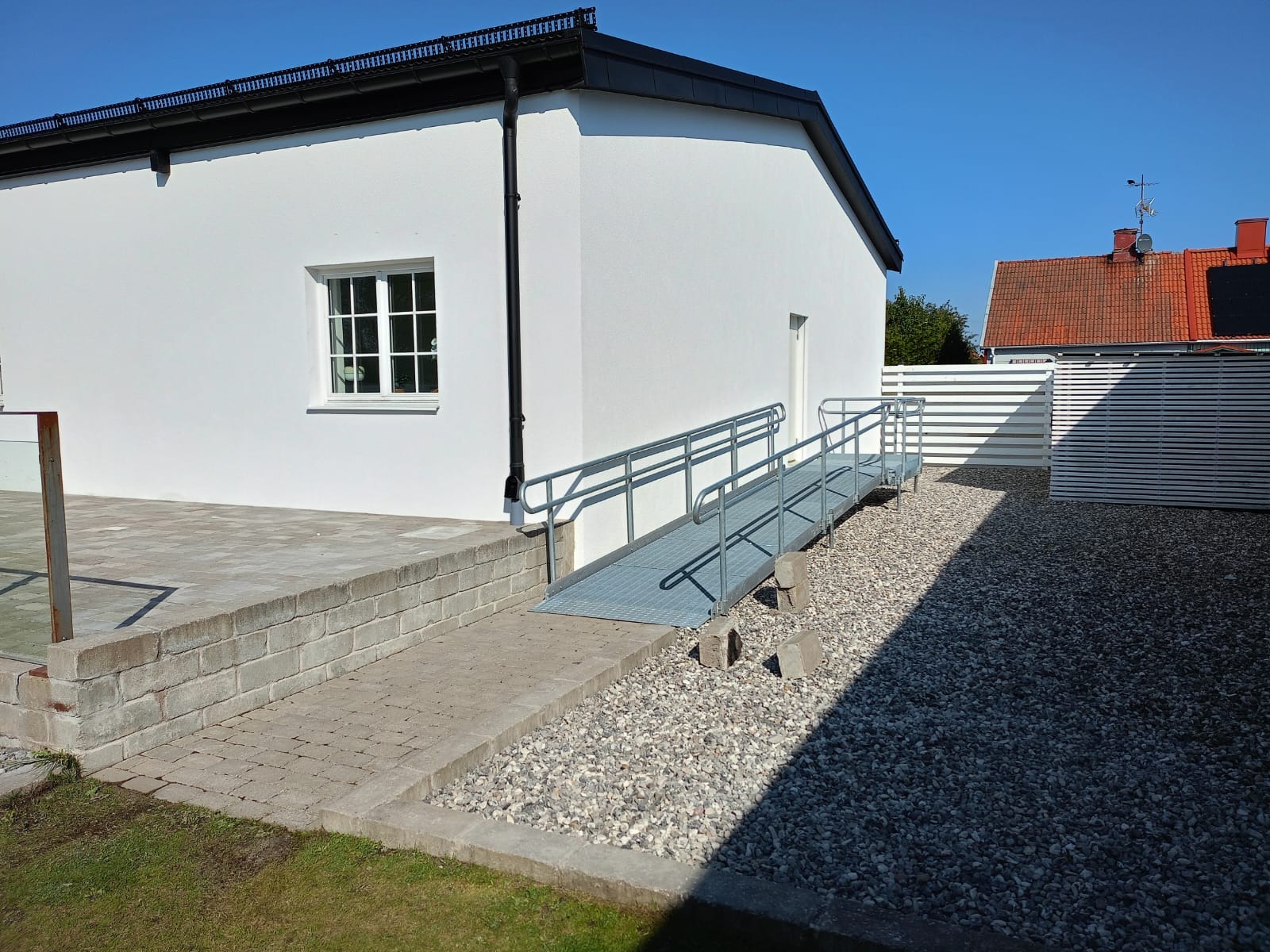 Zajmujemy się również montażem ramp dla inwalidów