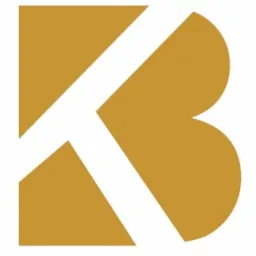Złoty logotyp KB z białym, ukośnym paskiem tworzącym litery K i B na białym tle. Minimalistyczny projekt graficzny, wyraźny i nowoczesny.