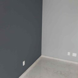 🖤 Głębia koloru. Gładkość wykończenia.
Nowoczesna ściana z duszą — dokładnie tak, jak zaplanowaliśmy.