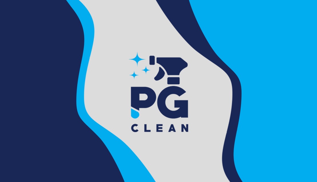 Grafika z logotypem 'PG Clean' przedstawiająca rozpylacz i kroplę, w odcieniach niebieskiego i szarości, na abstrakcyjnym tle z falistymi kształtami.