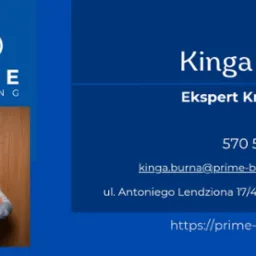 Wizytówka eksperta kredytowego Kingi Burnej z logo Prime Banking, numerem telefonu, adresem e-mail i stroną internetową. Po lewej stronie portret kobiety.