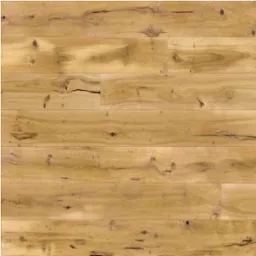 Jasnobrązowe deski podłogowe ułożone poziomo, z widocznymi naturalnymi słojami i sękami drewna, tworzące ciepły i rustykalny wygląd.