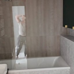 Oleksandr Mykharskyi - Nowoczesna łazienka z wanną za szklaną ścianką, brązowe pionowe panele na ścianie, szara podłoga i zabudowa, minimalistyczna toaleta podwieszana.