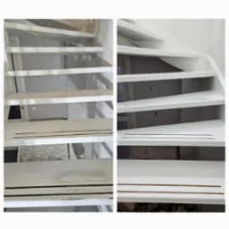 Zdjęcie 'przed i po' malowania schodów na biało. Po lewej schody przed malowaniem, po prawej - świeżo pomalowane, gładkie, bez zabrudzeń.