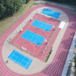 ZIELONA PRZESTRZEŃ MARTYNA SEJUD - Przygotowanie boiska pod trawę z rolki