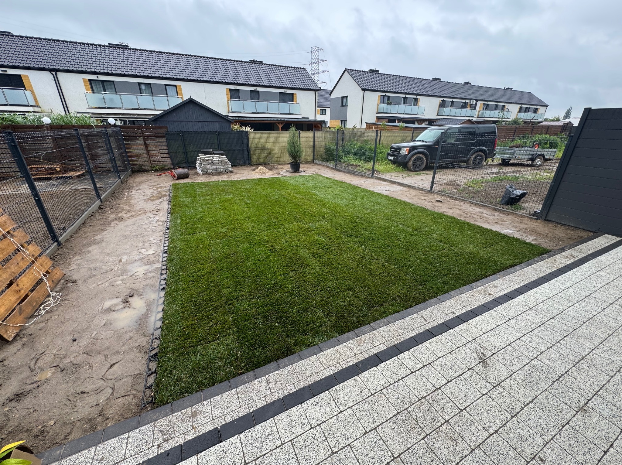 Przygotowanie podłoża plus trawnik z rolki