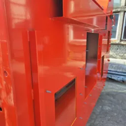 Duże i nietypowe konstrukcje malujemy natryskowo.