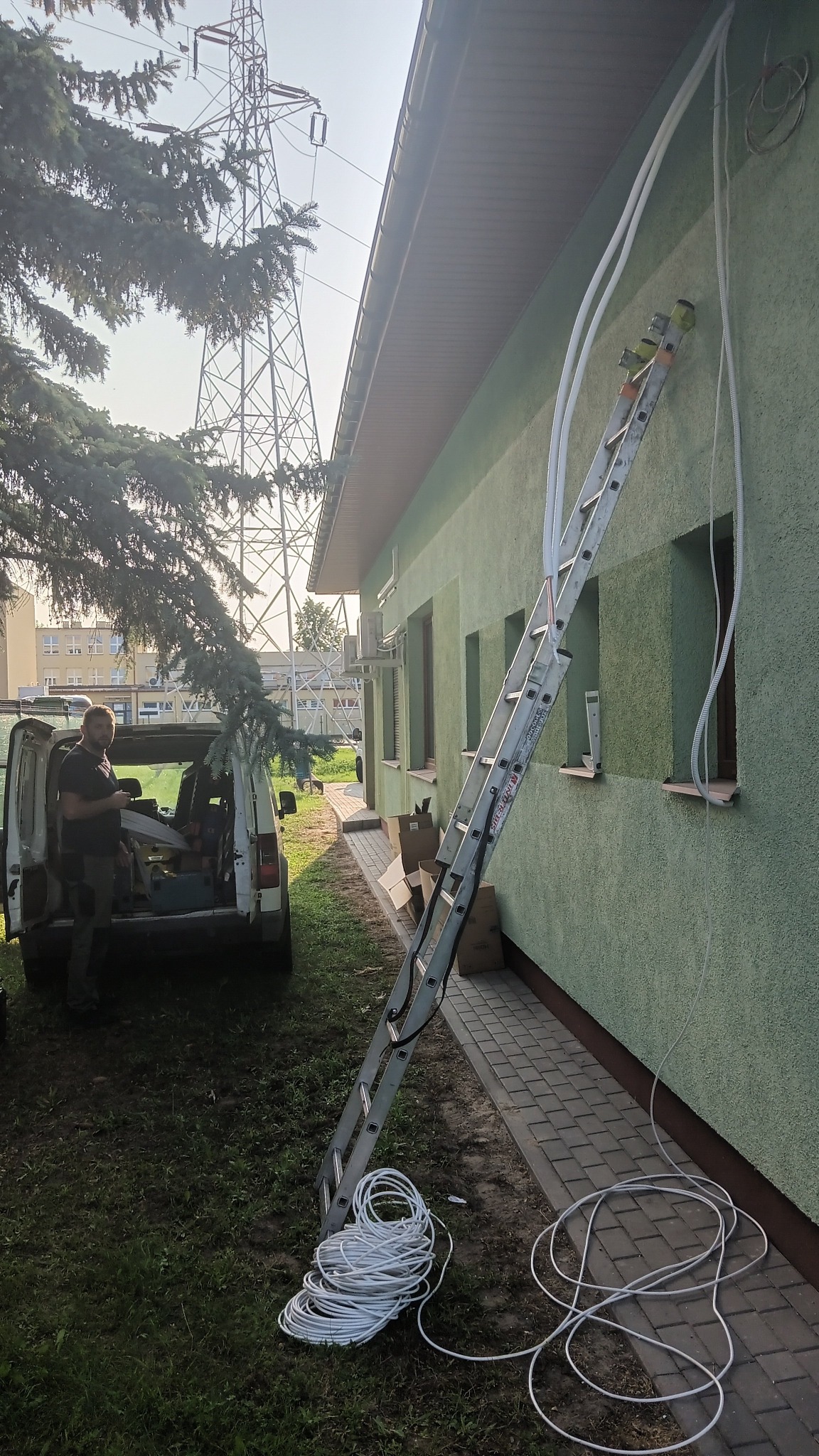 Miejski Zakład Gospodarki Komunalnej w Dęblinie - montaż 17 klimatyzatorów w budynku biurowym