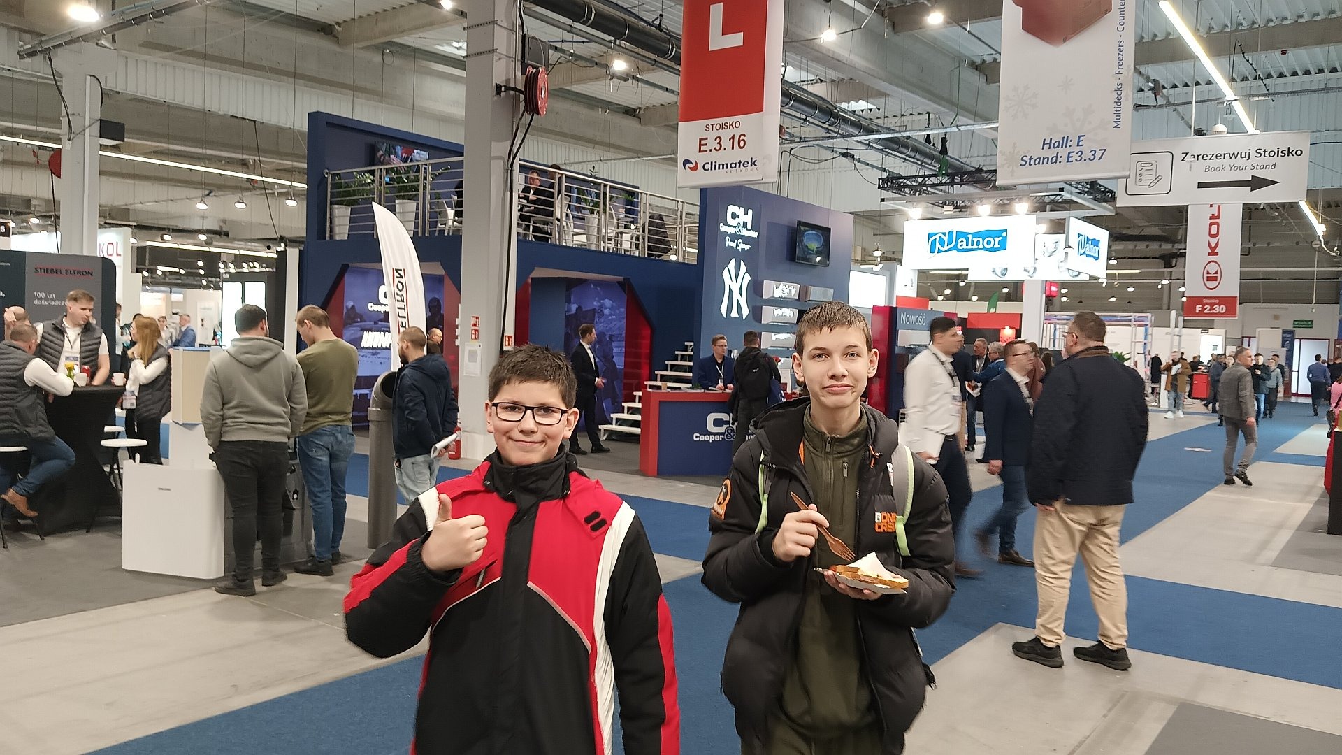 Z synami na targach klimatyzacji 2025