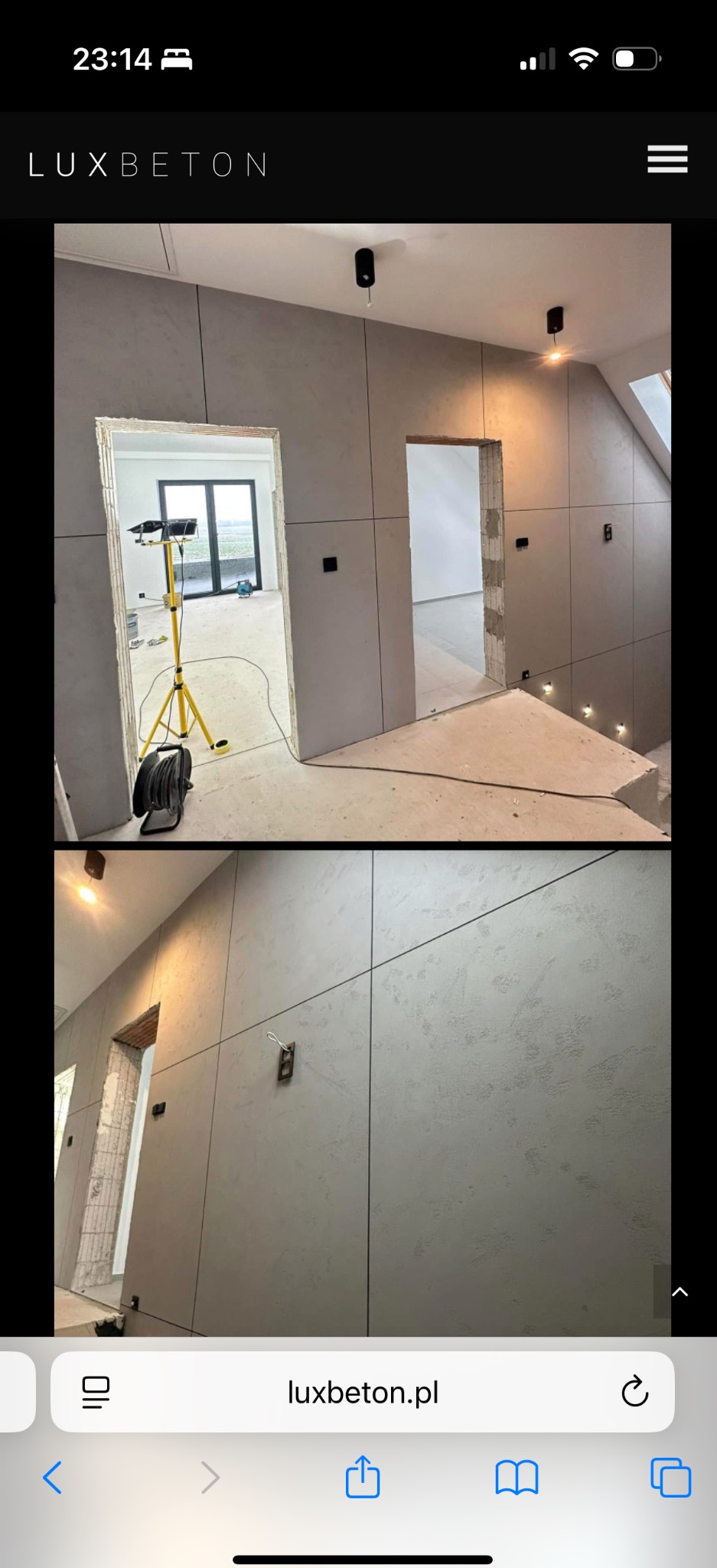 Wnętrze w trakcie prac wykończeniowych: ściany pokryte szarą dekoracyjną powłoką z widocznymi łączeniami płyt, otwory drzwiowe w trakcie przygotowania.