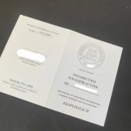 Świadectwo kwalifikacyjne SIMP ze Szczecina, uprawniające do eksploatacji urządzeń, instalacji i sieci. Dokument ważny do 14.11.2029, wystawiony 15.11.2024.