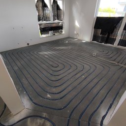 Frezowane ogrzewanie podłogowe w mieszkaniu deweloperskim