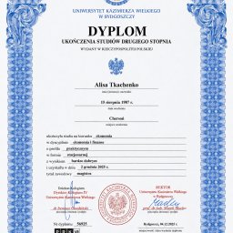 Biuro Rachunkowe Alisa Tkachenko - Dyplom magistra Uniwersytetu Kazimierza Wielkiego w Bydgoszczy, wydany Alisie Tkachenko z wynikiem bardzo dobrym, z niebieskim ozdobnym obramowaniem.