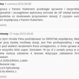 Dwa pozytywne komentarze klientów. Jeden o dotacji z UP, drugi o profesjonalizmie i wsparciu w założeniu firmy. Tekst pochwalny, opinie o usłudze.