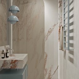 Twoje Nowe Studio Projektowe Ewa Kromska - Nowoczesna łazienka z marmurową umywalką, podświetlanym lustrem i grzejnikiem drabinkowym w odcieniach bieli, beżu i błękitu. Minimalistyczny design i eleganckie wykończenie.