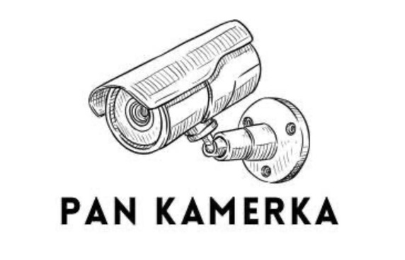 Szkic kamery przemysłowej z napisem 'PAN KAMERKA'. Rysunek przedstawia szczegółowo wygląd kamery do monitoringu, z widocznym uchwytem i obudową.