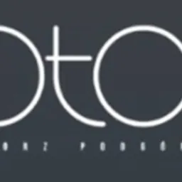 Białe, minimalistyczne logo 'total' z dopiskiem 'Andrzej Podorski' na ciemnoszarym tle. Czcionka nowoczesna, geometryczna, bezszeryfowa.