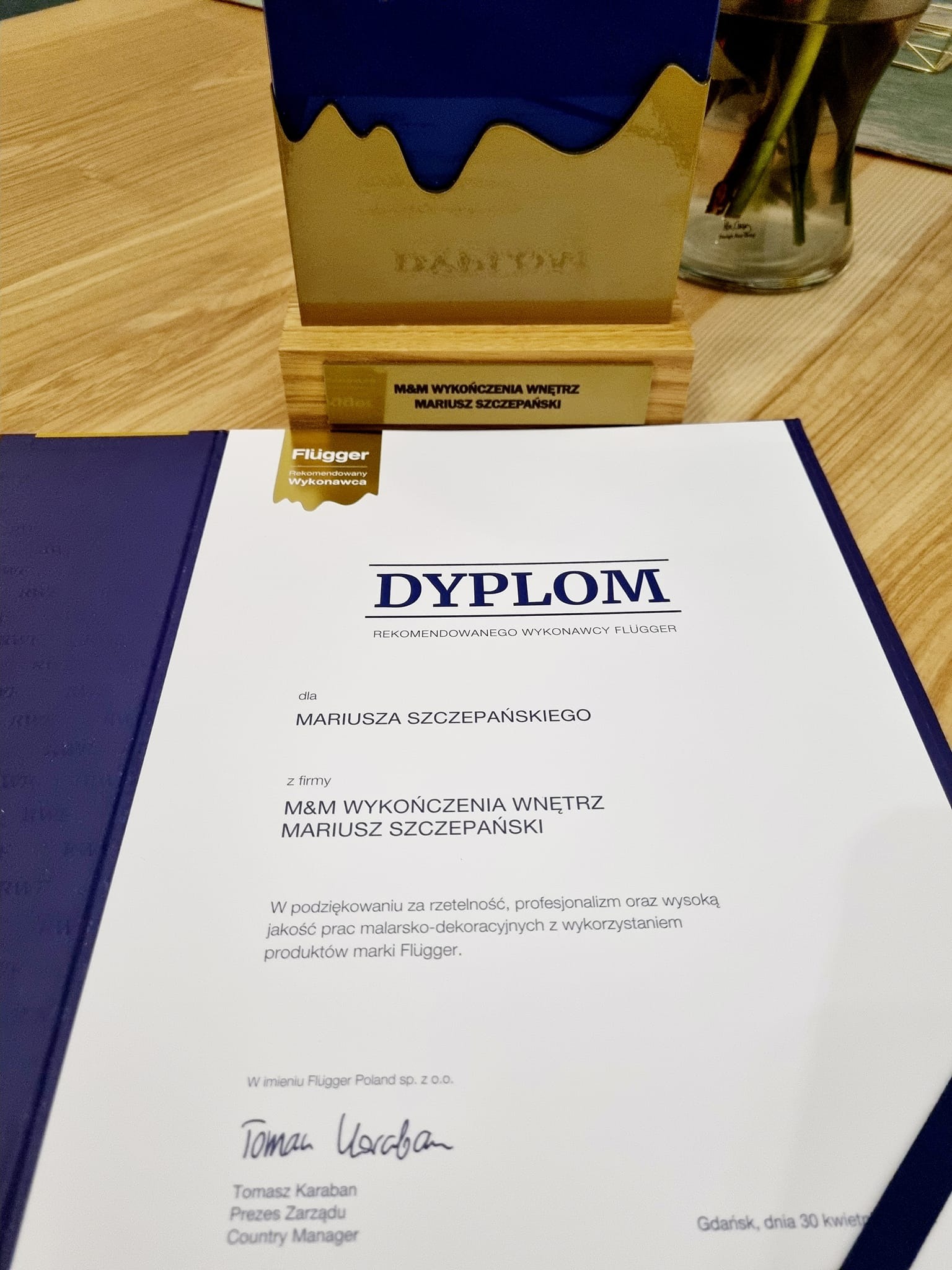 Dyplom dla M&M Wykończenia Wnętrz Mariusza Szczepańskiego od Flügger za profesjonalizm i jakość prac malarsko-dekoracyjnych.