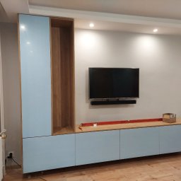 Zabudowa RTV wisząca. Fronty akrylowe.