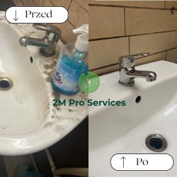 2M Pro Services - Umywalka łazienkowa przed i po czyszczeniu, widoczne zabrudzenia i efekt lśniącej czystości. Porównanie stanu umywalki przed i po profesjonalnym sprzątaniu.