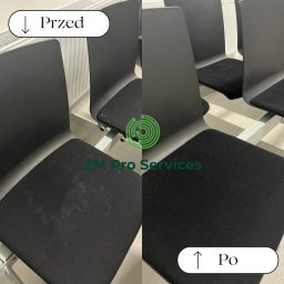 2M Pro Services - Czyszczenie krzeseł biurowych: efekt przed i po. Po lewej widoczne zabrudzenia, po prawej czysta tapicerka. Ujęcie z bliska, ukazujące detale.