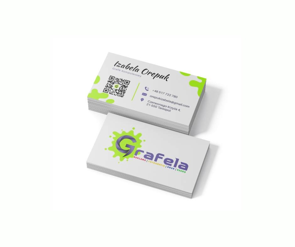 Stos wizytówek z zielonymi akcentami. Górna wizytówka: Izabela Orepuk, grafik komputerowy, dane kontaktowe. Dolna: Grafela, reklama, fotografia, druk, ksero.