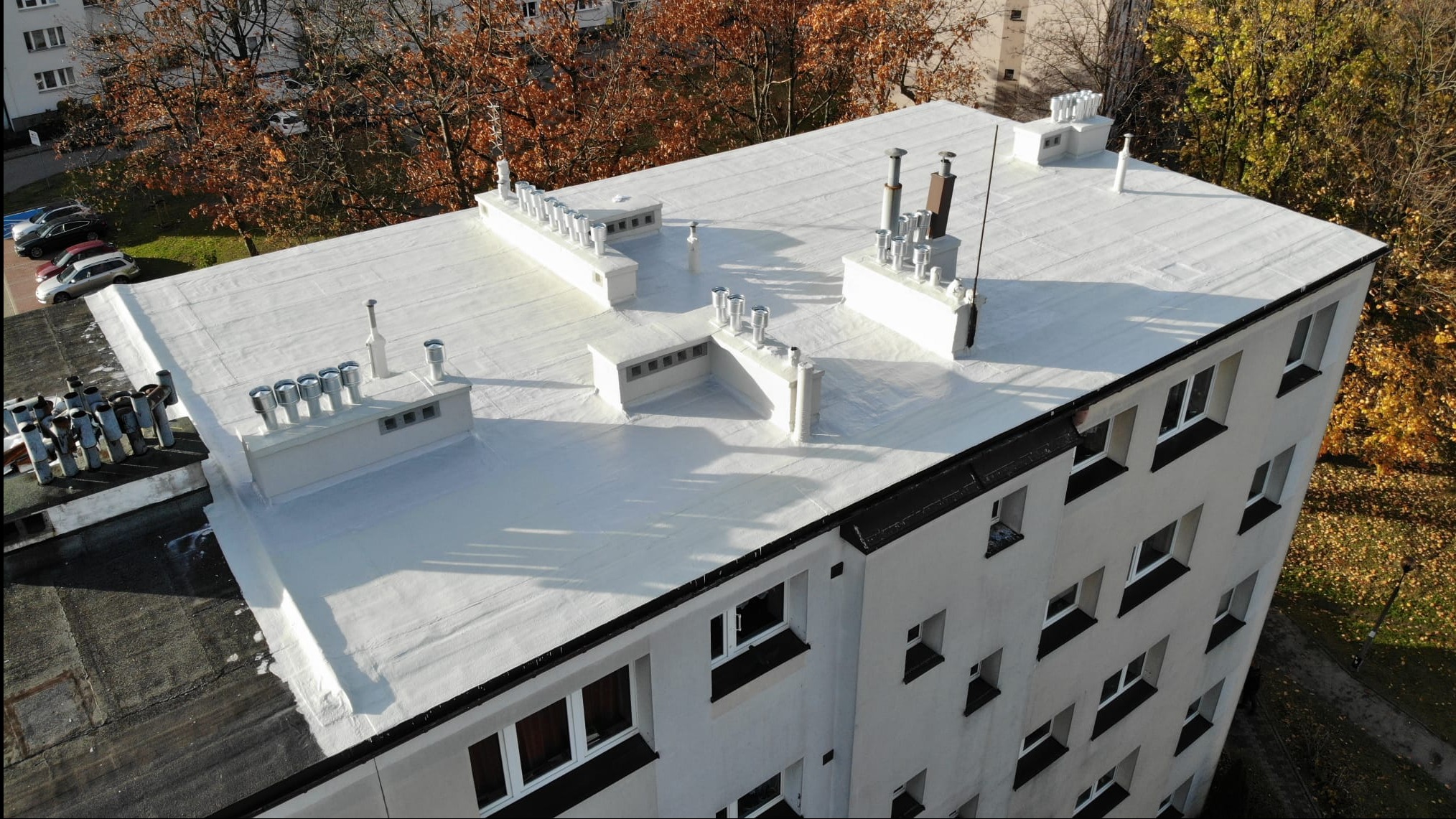 Hydroizolacja dachu pokrytego papą płynną membraną dachową