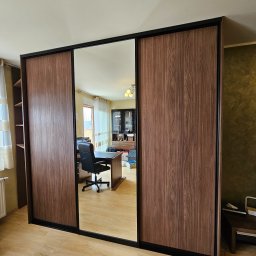 Szafa z drzwiami przesuwnymi 