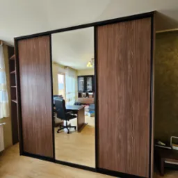 Szafa z drzwiami przesuwnymi