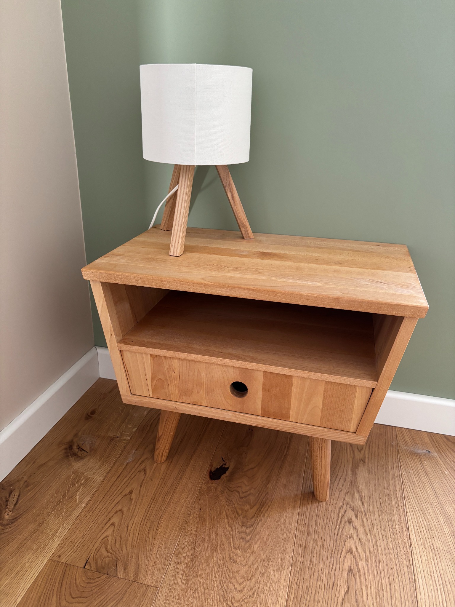 Stolik nocny, lite drewno olejowane