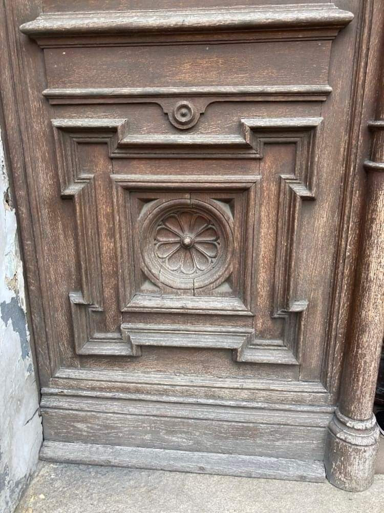 Kaseton drzwi z rozetą przed konserwacja.