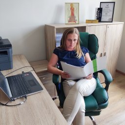 Pisanie pisma procesowego wymaga uzyskania niezbędnych informacji od klienta, analizy przedłożonych dokumentów w kontekście przepisów prawa i utrwalonego orzecznictwa.