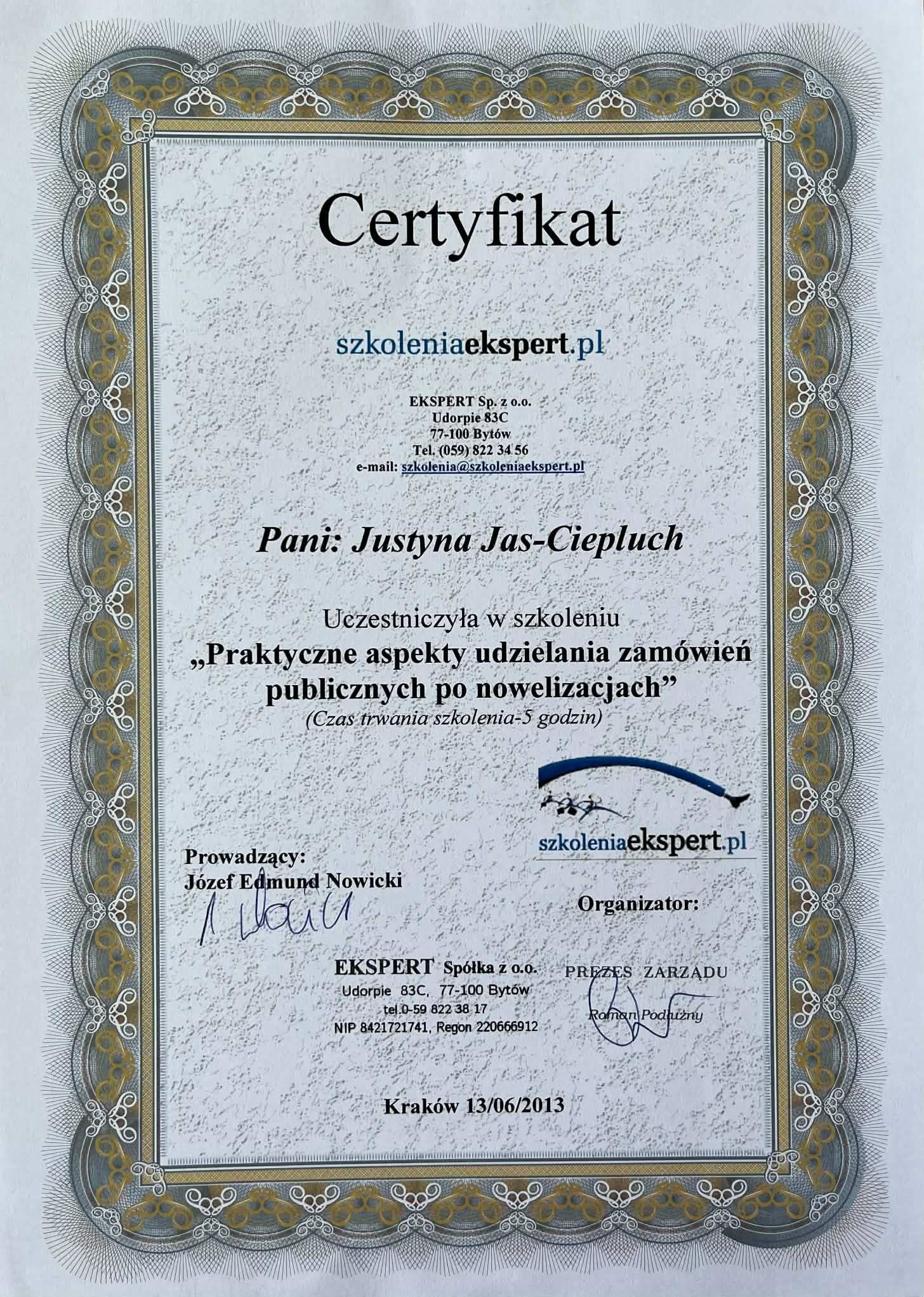 Elegancki certyfikat ukończenia szkolenia z zamówień publicznych dla Justyny Jas-Ciepluch, wydany przez szkoleniaekspert.pl, z datą 13.06.2013 i podpisami.