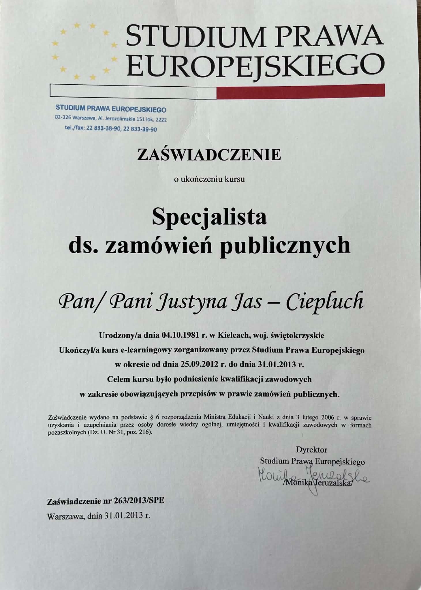 Zaświadczenie ukończenia kursu specjalisty ds. zamówień publicznych, wydane przez Studium Prawa Europejskiego w Warszawie, z podpisem dyrektora Moniki Jeruzalskiej.