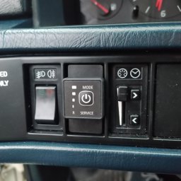 Zamontowany przełącznik benzyna/LPG. 