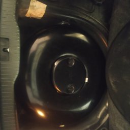 Zamontowana butla z LPG w bagażniku w miejscu koła zapasowego