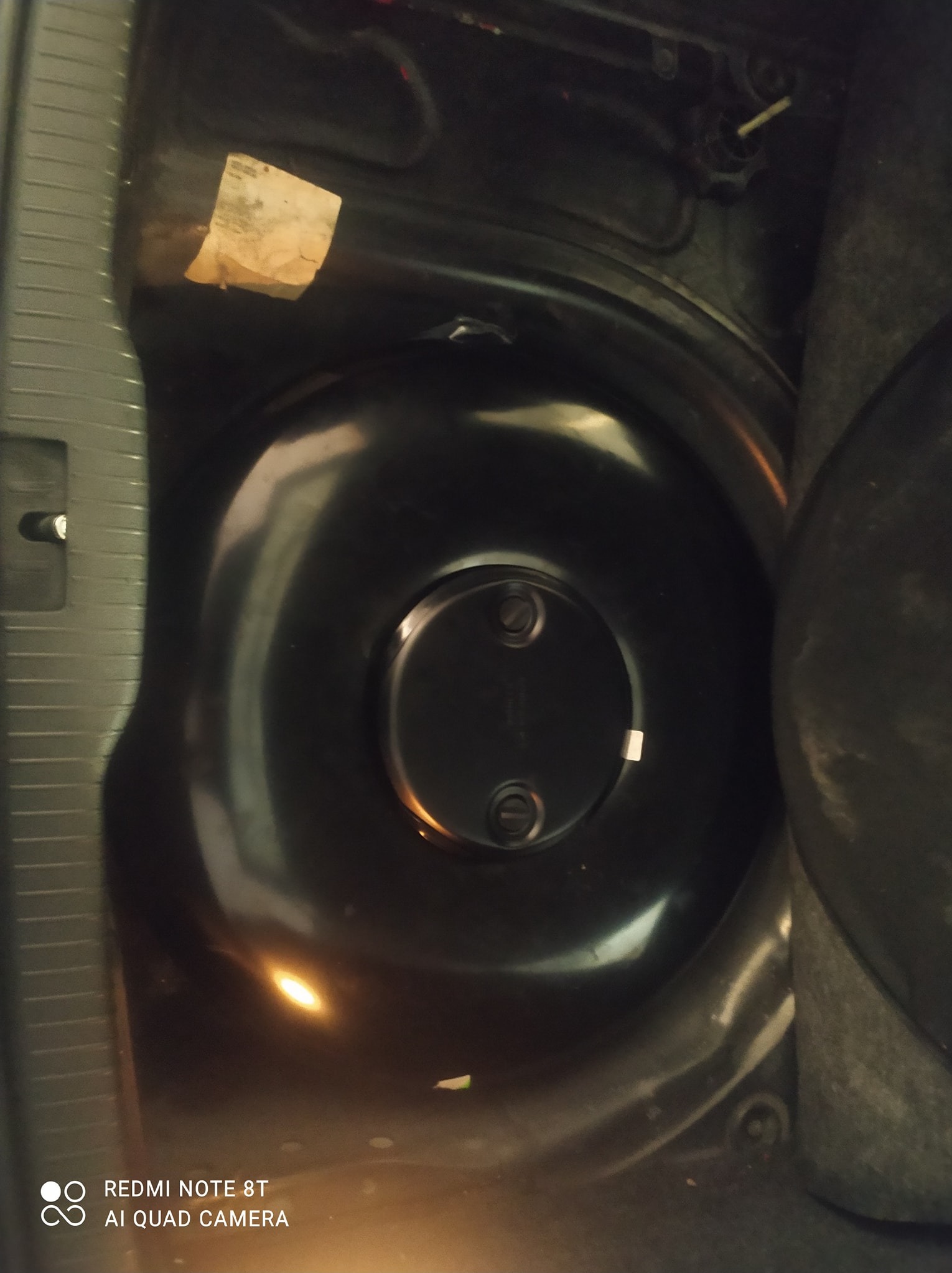 Zamontowana butla z LPG w bagażniku w miejscu koła zapasowego