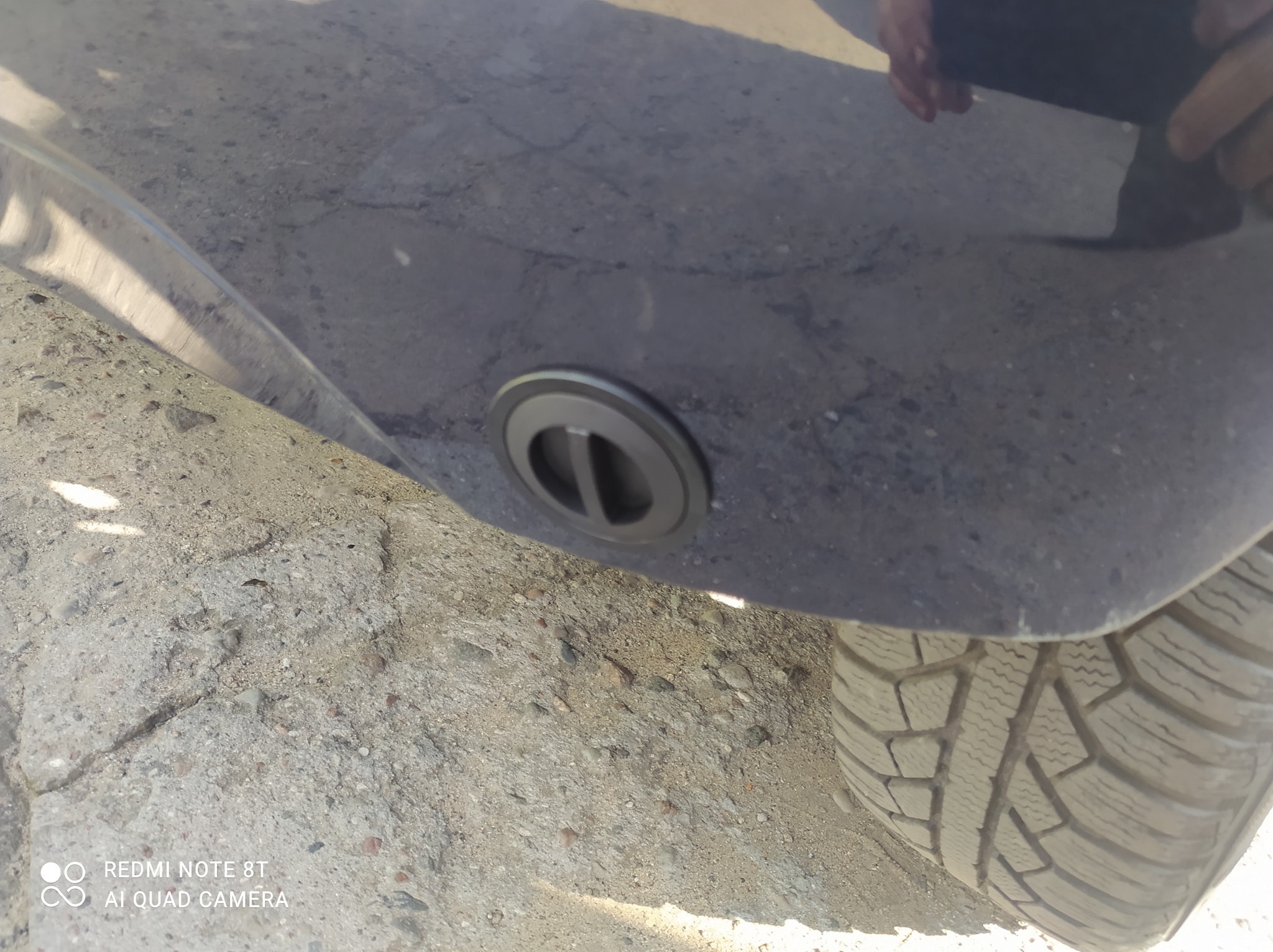 Zamontowany zawór tankowania LPG, umieszczony w zderzaku.