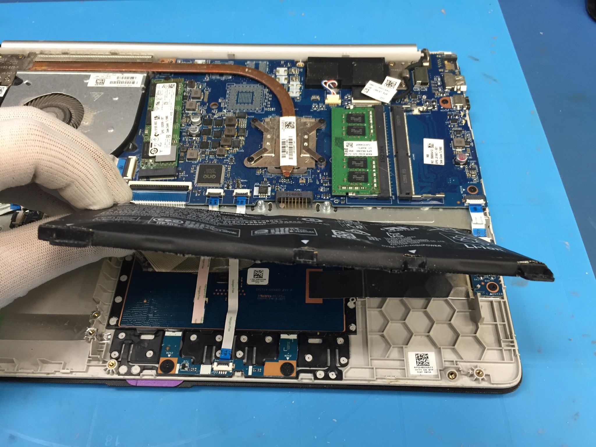 Wymiana baterii w laptopie HP