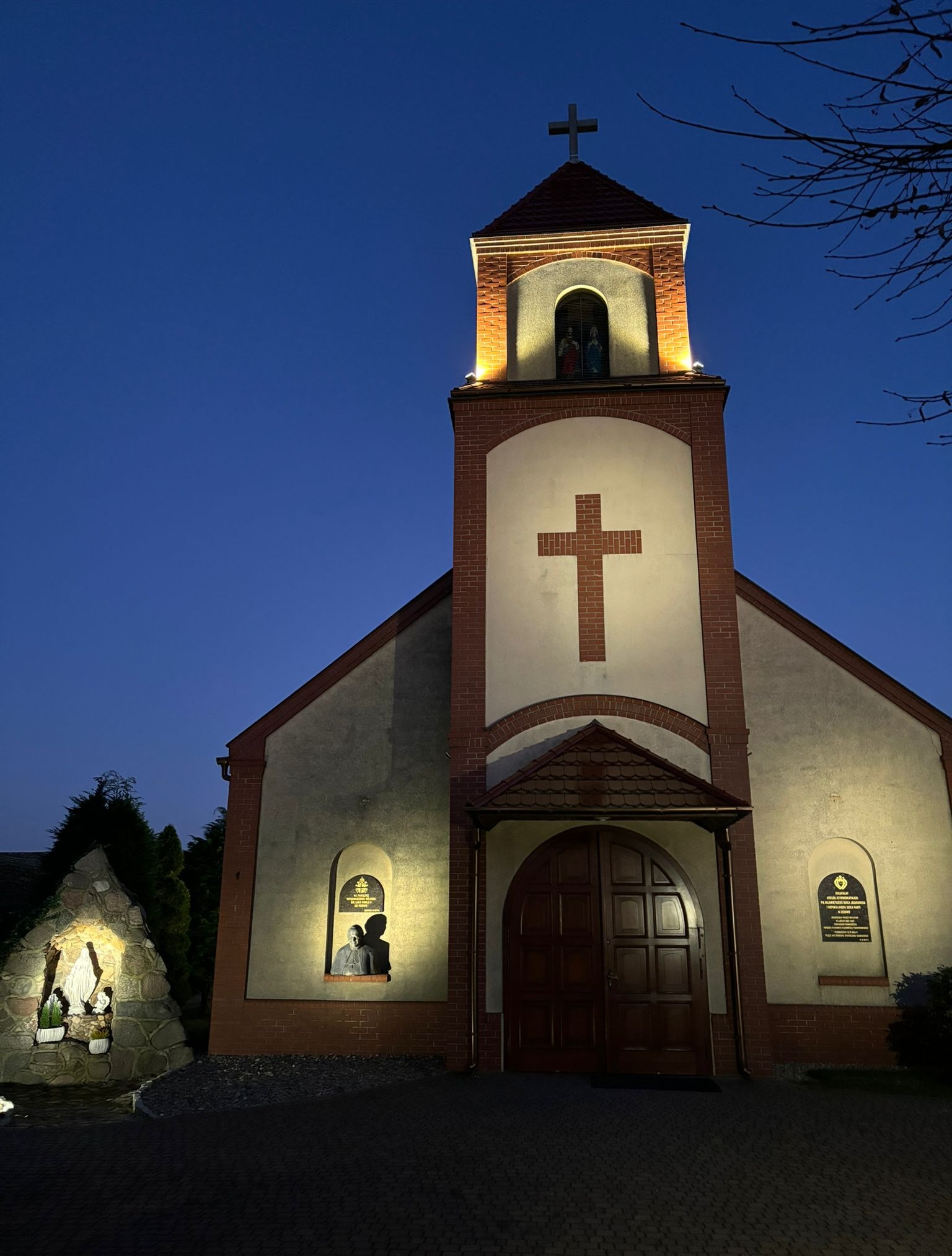 Wymiana instalacji oświetlenia zewnętrznego parafia w zębowie
