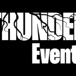 Grafika z białym napisem 'THUNDER Events' na czarnym tle, z motywem błyskawic wkomponowanym w litery. Prosty, nowoczesny design.