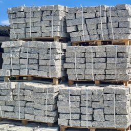 Kacper Woźniakiewicz - Kamień murowy szary